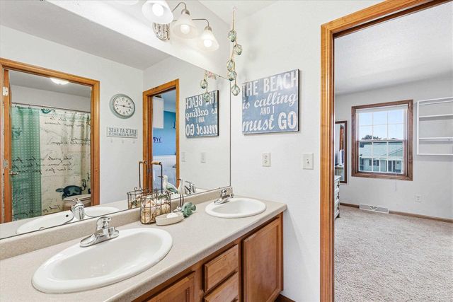 755 WEATHERSTONE DRIVE, Oshkosh, WI 54901