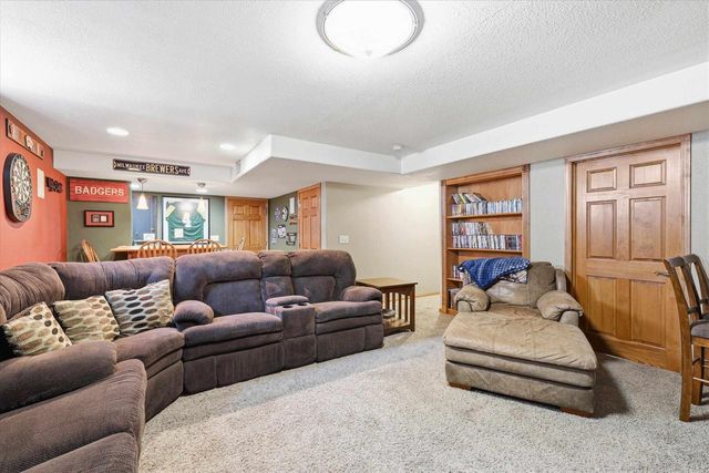 755 WEATHERSTONE DRIVE, Oshkosh, WI 54901
