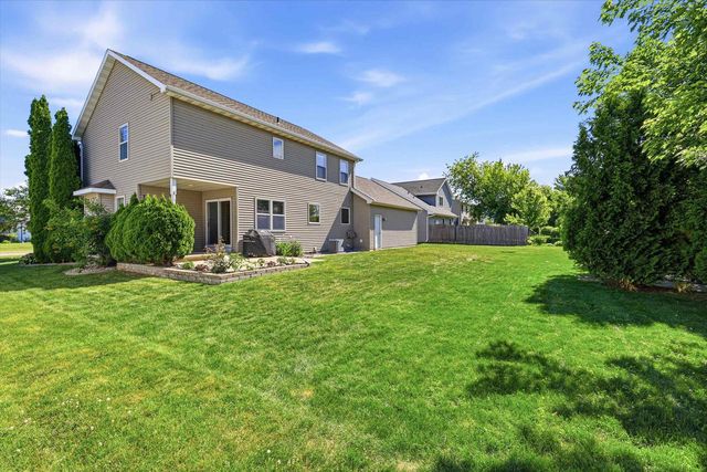 755 WEATHERSTONE DRIVE, Oshkosh, WI 54901