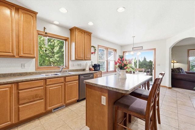 755 WEATHERSTONE DRIVE, Oshkosh, WI 54901