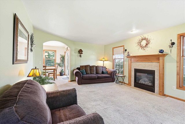 755 WEATHERSTONE DRIVE, Oshkosh, WI 54901