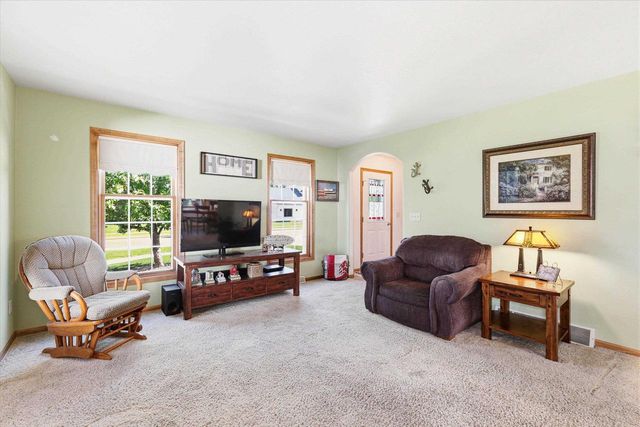 755 WEATHERSTONE DRIVE, Oshkosh, WI 54901