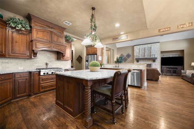 905 Cipriani Drive, Frisco, TX 75036