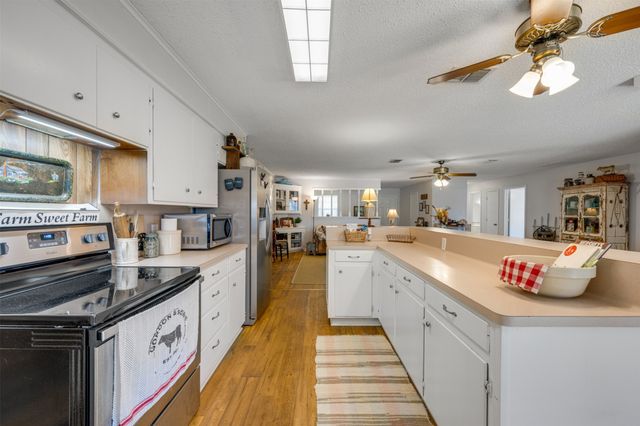 5730 E FM 323, Palestine, TX 75801