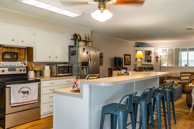 5730 E FM 323, Palestine, TX 75801