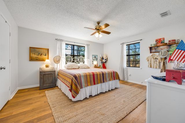 5730 E FM 323, Palestine, TX 75801