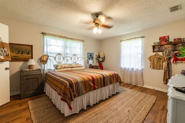 5730 E FM 323, Palestine, TX 75801