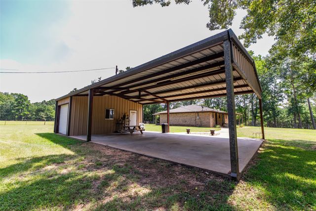 5730 E FM 323, Palestine, TX 75801
