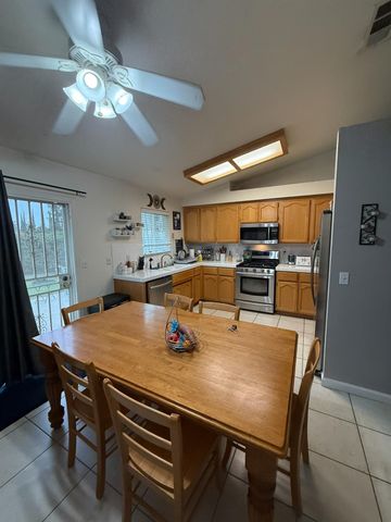 132-136 E Lincoln Rd, Stockton, CA 95207