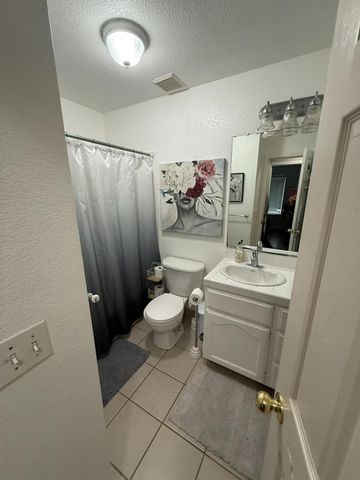 132-136 E Lincoln Rd, Stockton, CA 95207