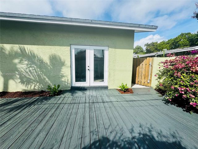 1012 NE 17th Ct 3, Fort Lauderdale, FL 33305