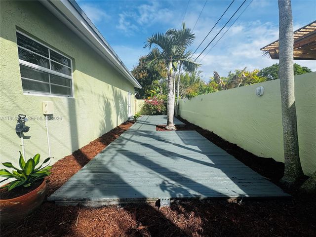 1012 NE 17th Ct 3, Fort Lauderdale, FL 33305