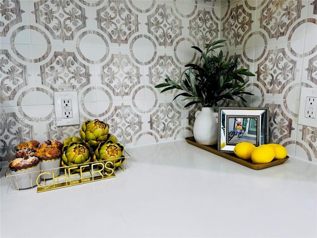 1012 NE 17th Ct 3, Fort Lauderdale, FL 33305