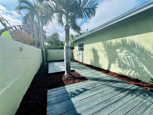 1012 NE 17th Ct 3, Fort Lauderdale, FL 33305