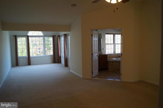 25575 AMERICA SQ, Chantilly, VA 20152