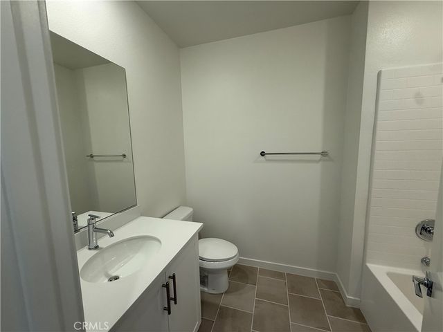 6114 Valentina Way 202, Eastvale, CA 92880