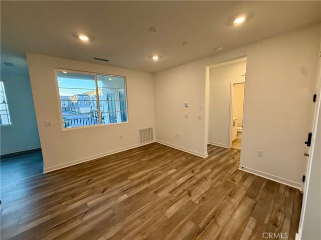 6114 Valentina Way 202, Eastvale, CA 92880