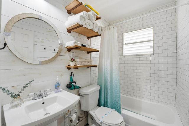 3101 Kleinmann Avenue, Galveston, TX 77551