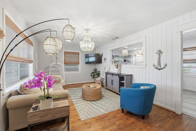 3101 Kleinmann Avenue, Galveston, TX 77551