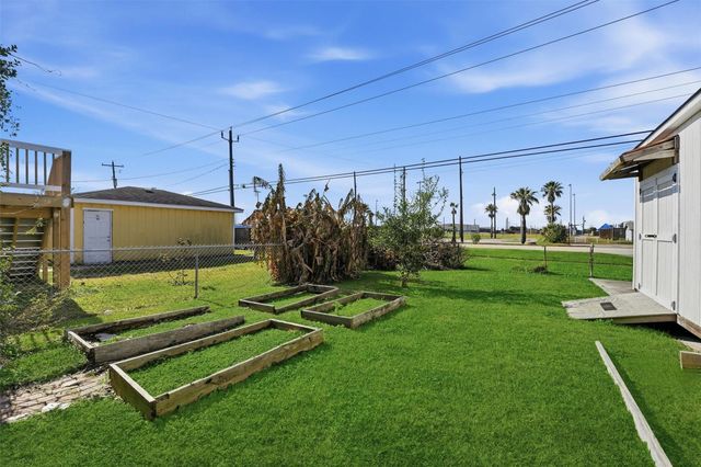 3101 Kleinmann Avenue, Galveston, TX 77551