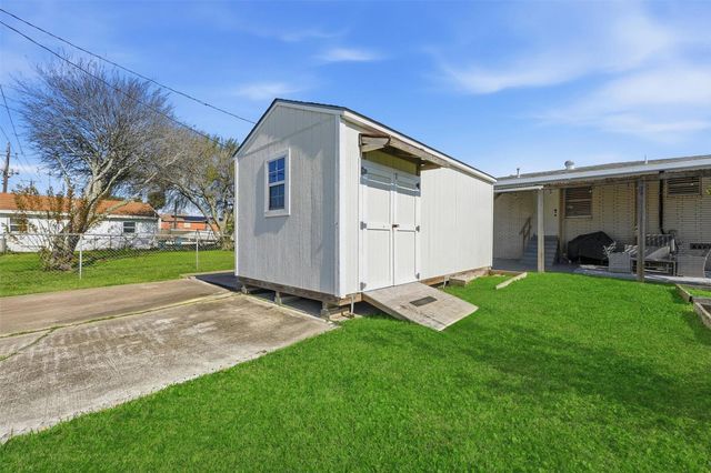 3101 Kleinmann Avenue, Galveston, TX 77551