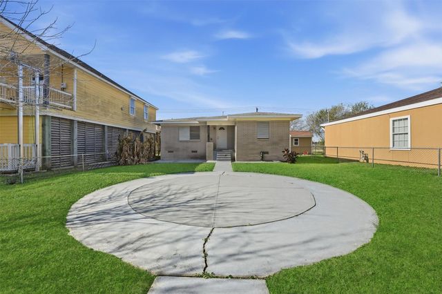 3101 Kleinmann Avenue, Galveston, TX 77551
