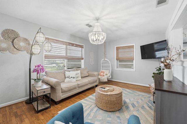 3101 Kleinmann Avenue, Galveston, TX 77551