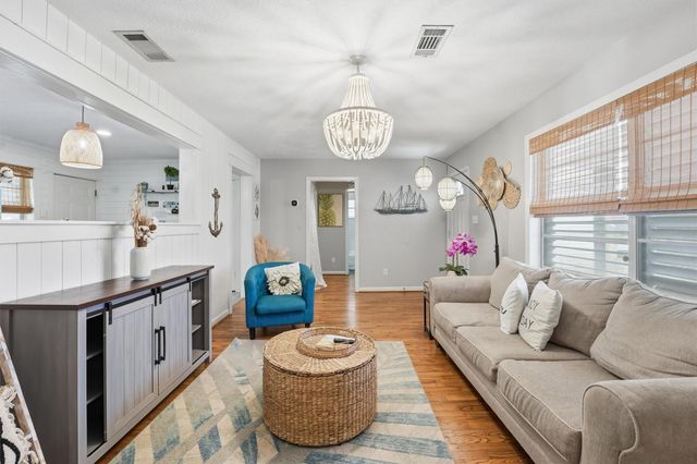 3101 Kleinmann Avenue, Galveston, TX 77551