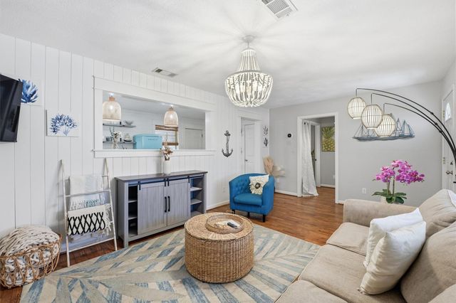 3101 Kleinmann Avenue, Galveston, TX 77551