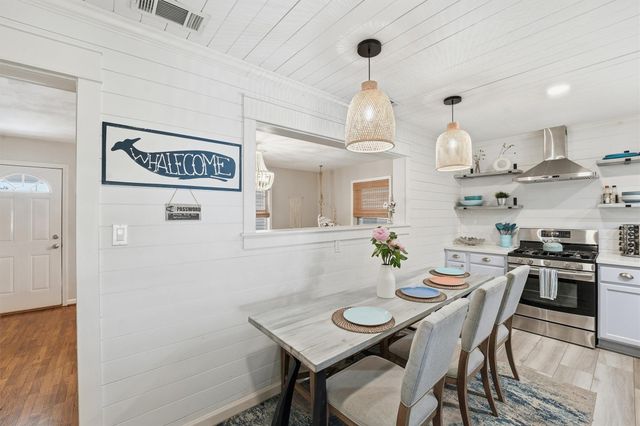 3101 Kleinmann Avenue, Galveston, TX 77551