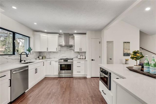 115 Ansley Ct, Roswell, GA 30076