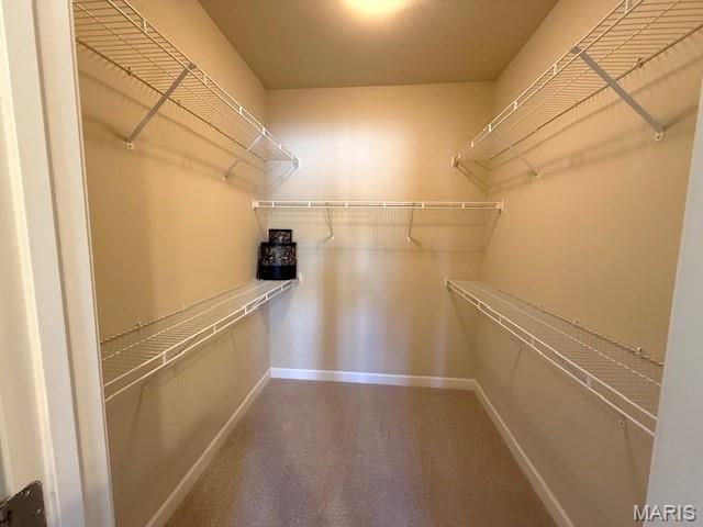 2716 McKnight Crossing Court, St Louis, MO 63124