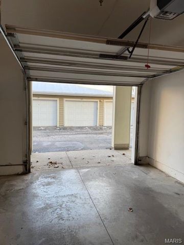 2716 McKnight Crossing Court, St Louis, MO 63124