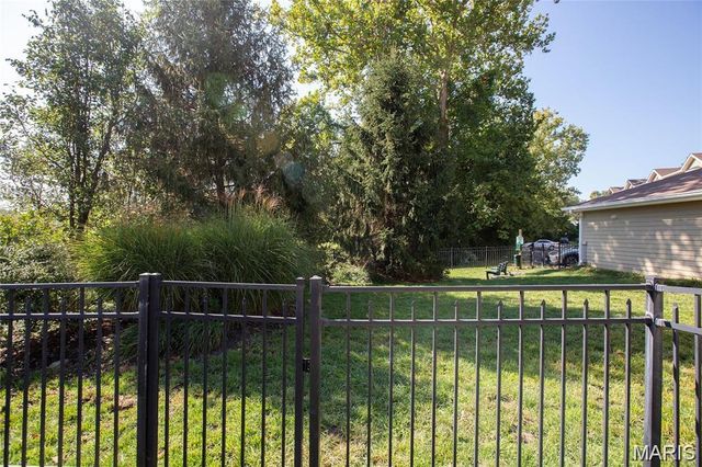 2716 McKnight Crossing Court, St Louis, MO 63124