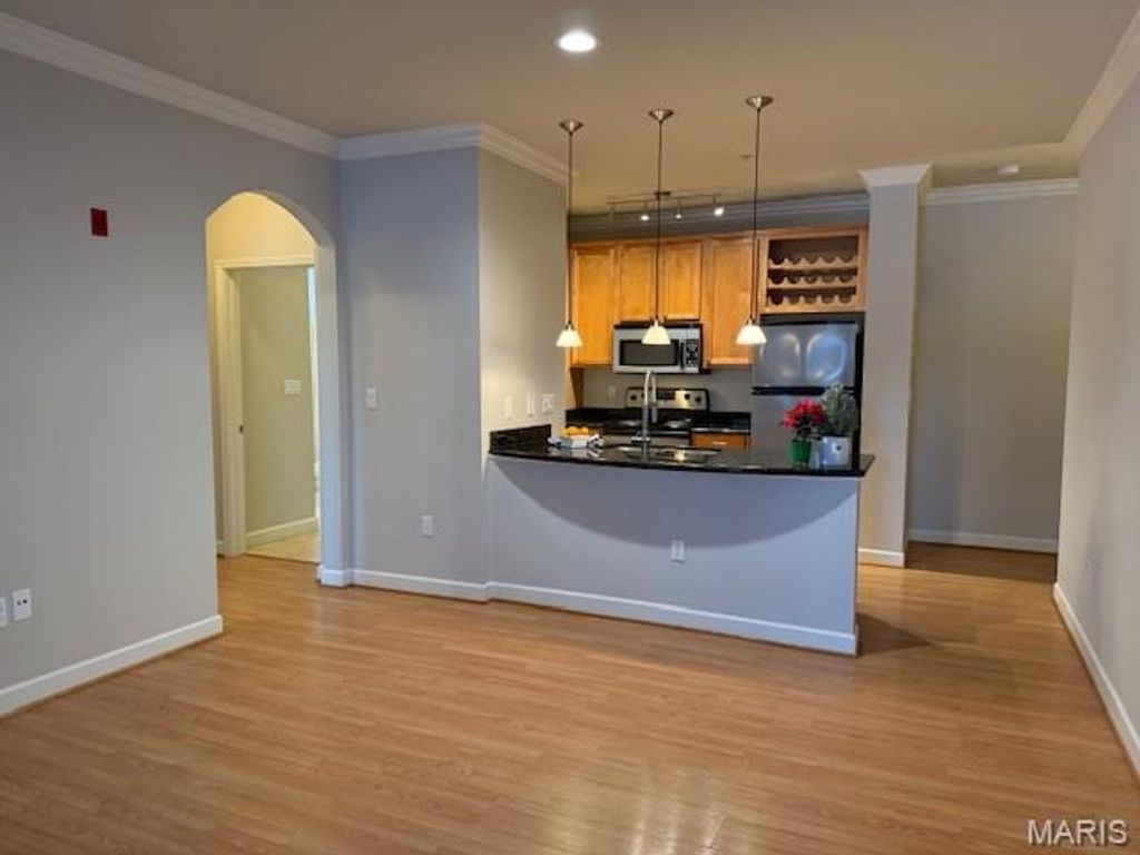 2716 McKnight Crossing Court, St Louis, MO 63124