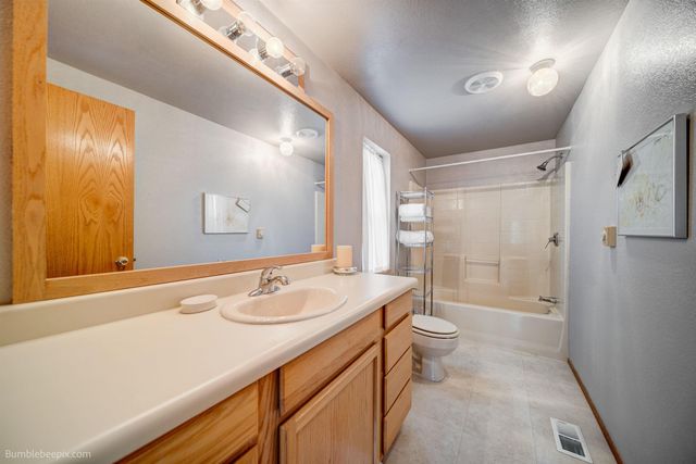 3103 E Vicksburg Ln, Mead, WA 99021
