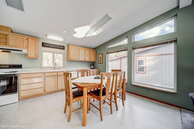 3103 E Vicksburg Ln, Mead, WA 99021