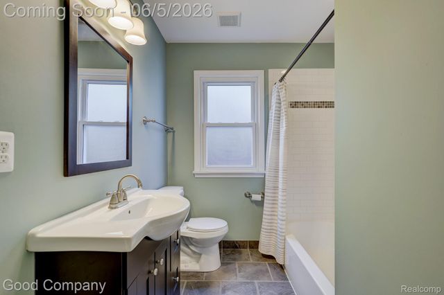 1218 Hoffman Avenue, Royal Oak, MI 48067