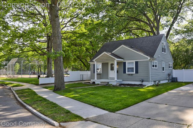 1218 Hoffman Avenue, Royal Oak, MI 48067