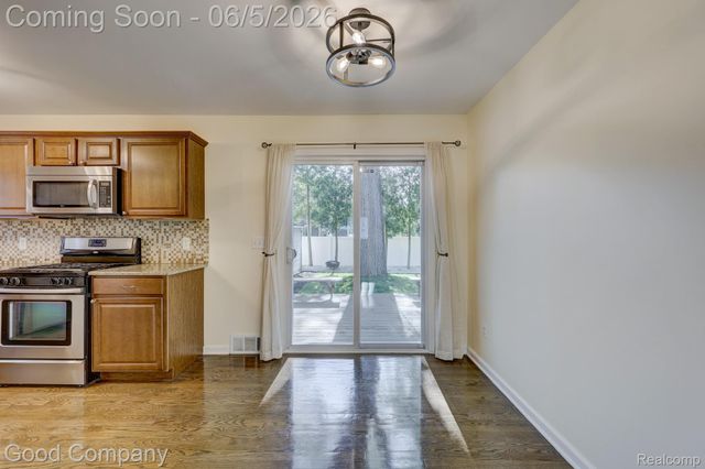 1218 Hoffman Avenue, Royal Oak, MI 48067
