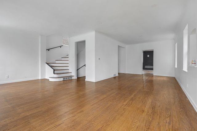 10437 S Eberhart Avenue, Chicago, IL 60628