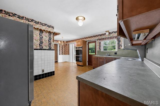 8125 Halifax Drive, Clayton, MO 63105