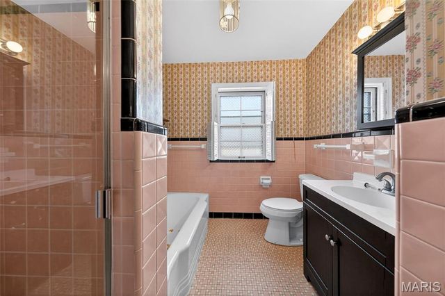 8125 Halifax Drive, Clayton, MO 63105