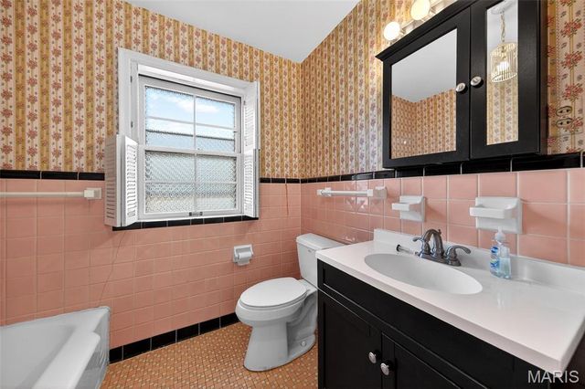 8125 Halifax Drive, Clayton, MO 63105