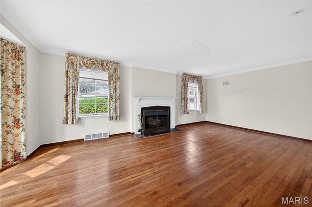 8125 Halifax Drive, Clayton, MO 63105