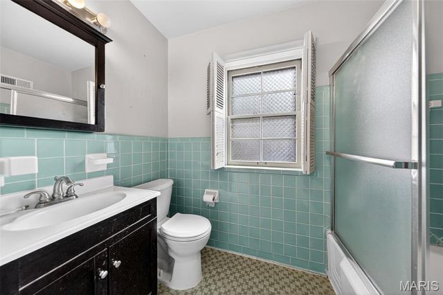 8125 Halifax Drive, Clayton, MO 63105