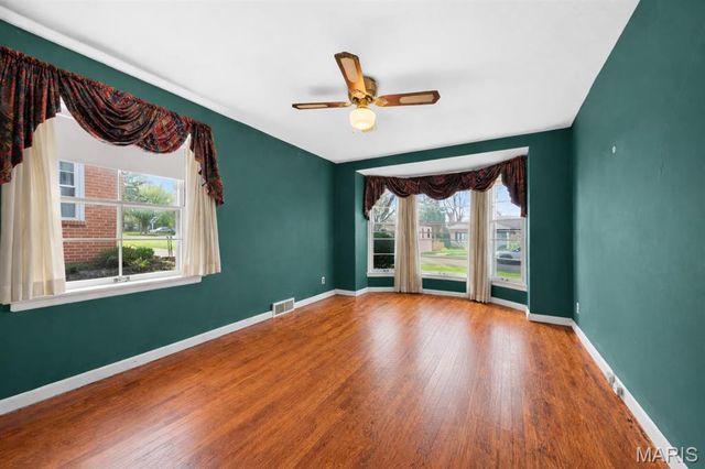 8125 Halifax Drive, Clayton, MO 63105