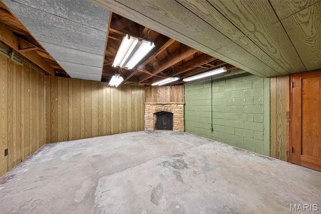 8125 Halifax Drive, Clayton, MO 63105