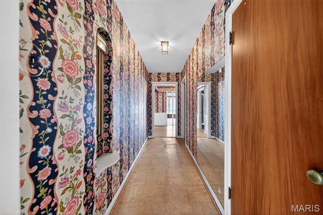 8125 Halifax Drive, Clayton, MO 63105