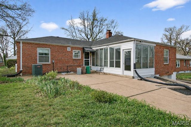 8125 Halifax Drive, Clayton, MO 63105